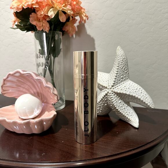 JLo Beauty Tighten + Tease Resurfacing Body Serum with AHAs - Picture 4 of 8